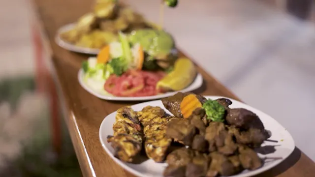 GUSTAZZZO - Anticuchos y más.