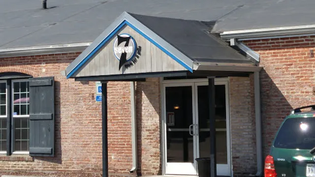 Seven Sports Bar & Grille