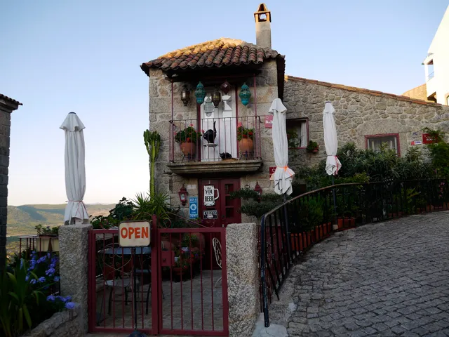 Monsanto GeoHotel Escola