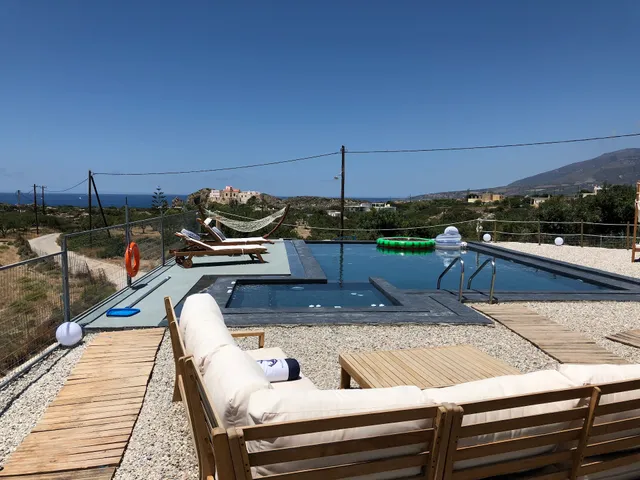 Prince Of The Lilies and Queen Pasifae Holiday Villas