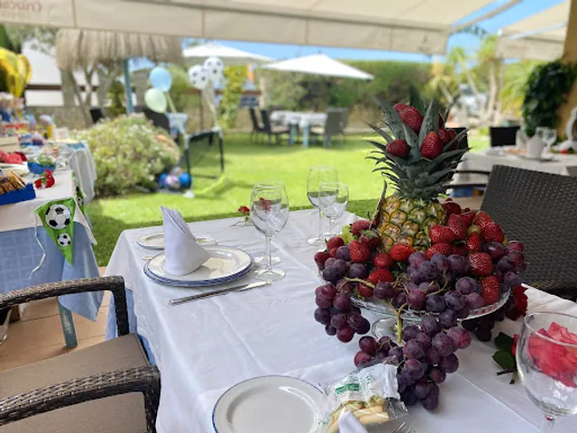 Cabo Roche Restaurante, Hostal y Apartamentos Turisticos