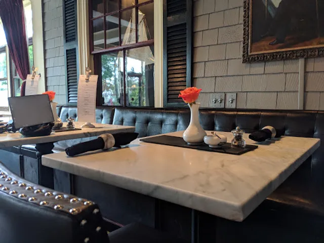 Veranda at Balance Rock Inn