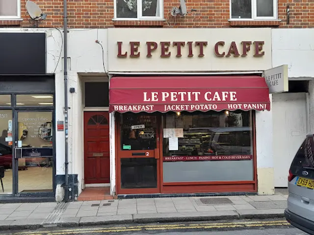 Le Petit Cafe