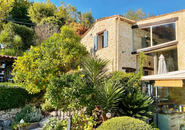 Domaine Les Deux Roches - Pour des vacances entre mer et montagne sur la Côte d'Azur