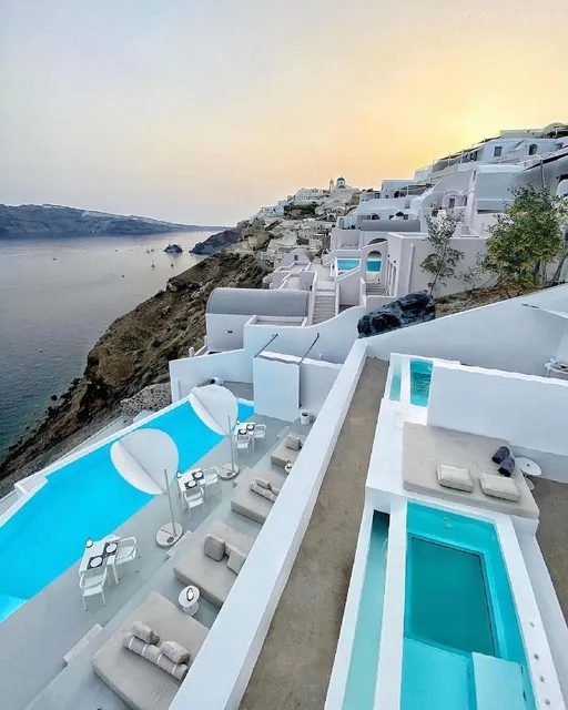 Liakada Oia Suites