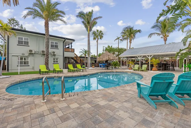 Coconut Grove Resort