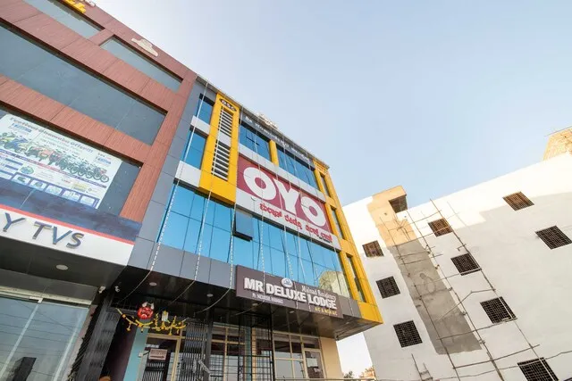 OYO Flagship SN Deluxe Lodge