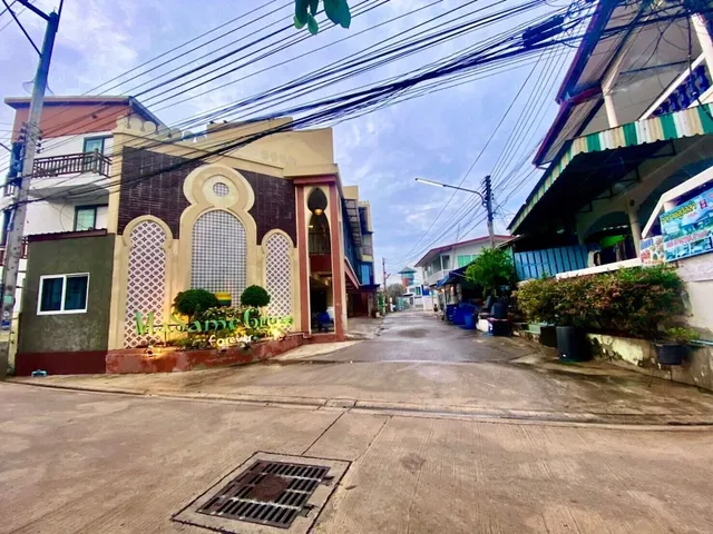 (Madame Green Forever)