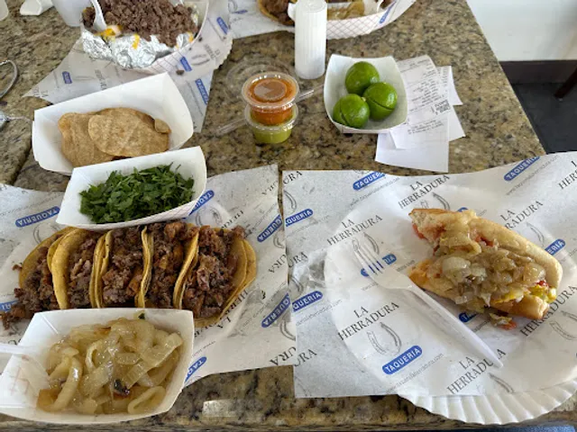 Taqueria La Herradura Mission