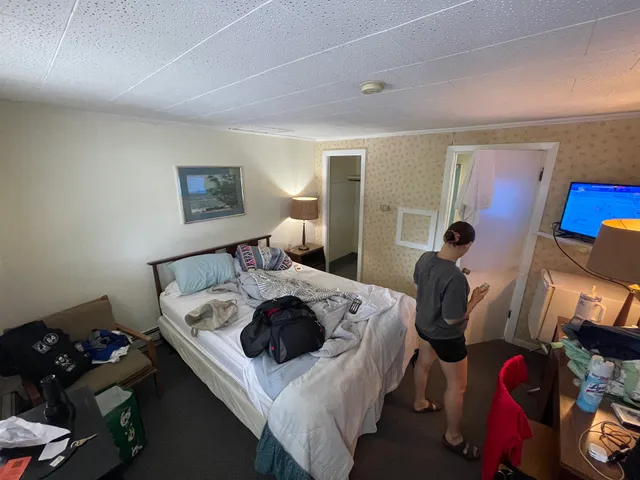 Crest-Hill & Stratford Motels