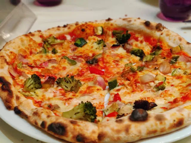 Tre-Forni Bar & Restaurant