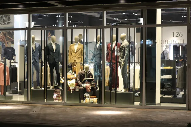 LINDBERGH, Dania Pointe