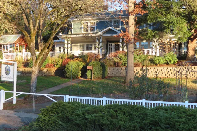 Terraluna Inn | Bed & Breakfast