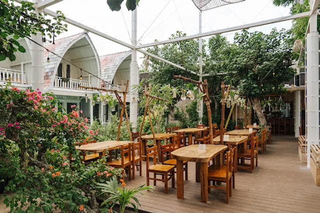 Mambo Beach Restaurant | Beach Bar & Cafe Nusa Penida