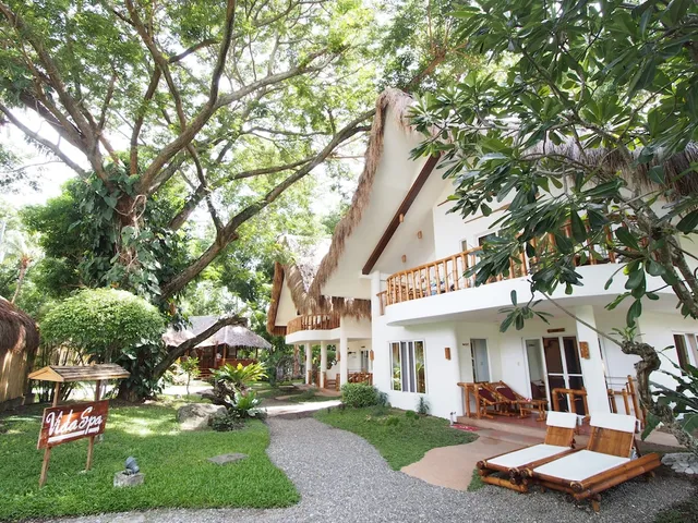 Pura Vida Beach & Dive Resort