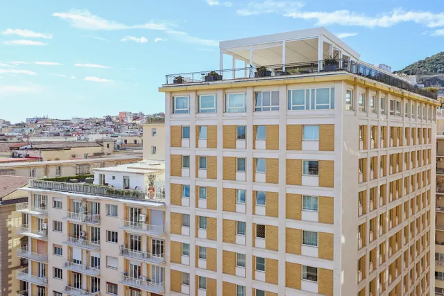 Neapolitan Skyscraper House & Suites