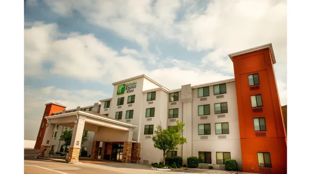 Holiday Inn Express & Suites Norfolk by IHG