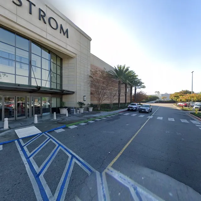 239 Los Cerritos Center