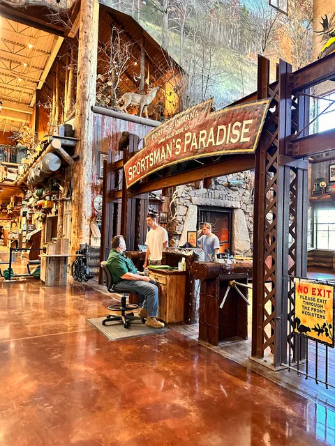 Bass Pro Shops/Cabela’s Boating Center