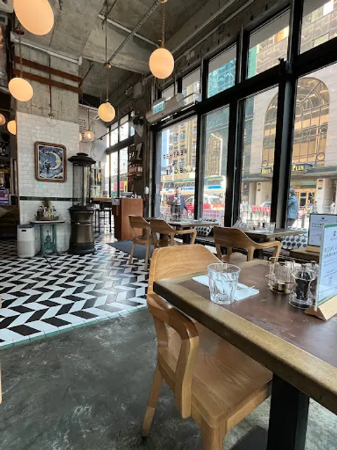 Feather & Bone (Sai Ying Pun)