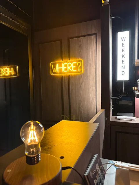 the Weekend Nights | 內湖港墘酒吧