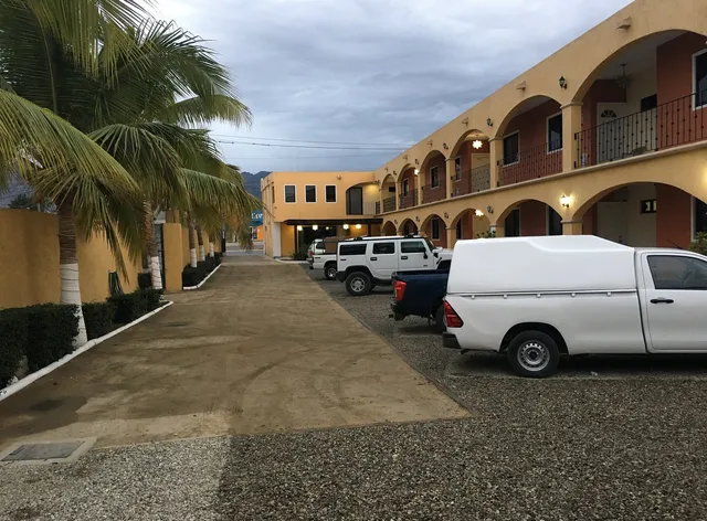 Hotel Plaza Los Arcos