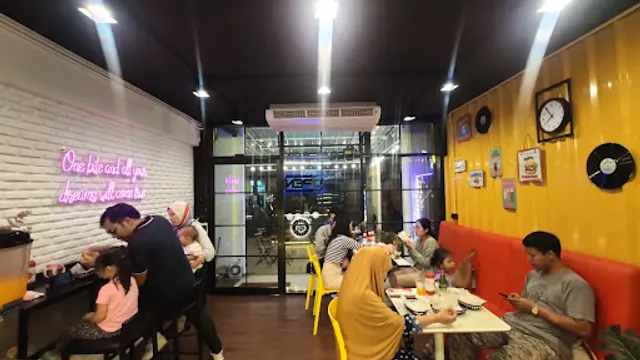 FINE BITE halal burger & sandwich