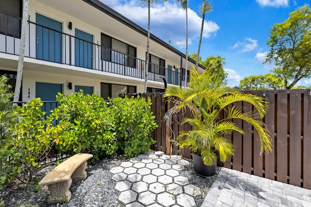 Courtney Farrell, Realtor-Boca Raton Realtor & Surrounding Areas