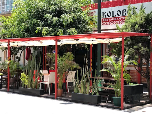 Kolobok Nápoles Restaurante Ruso