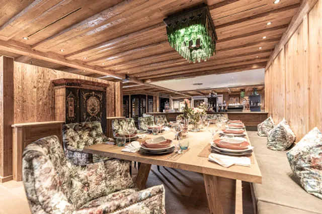 Connys – Original Tiroler Wirtshaus | Restaurant · Bed & Breakfast