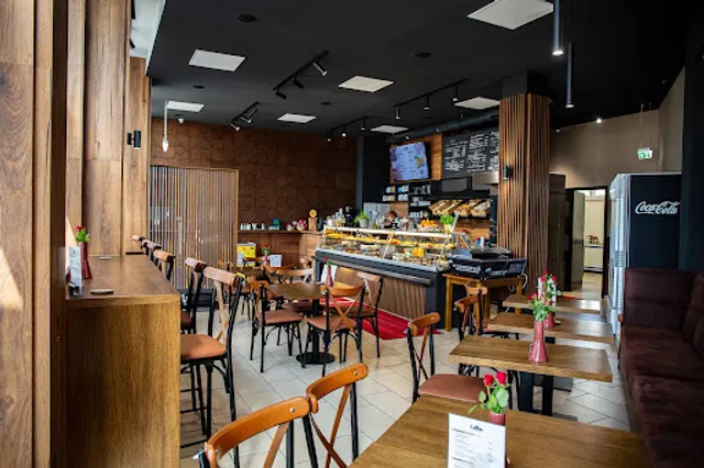 Laila Cafe & Backshop