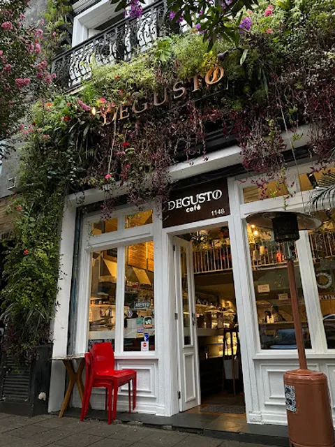 Degusto Café