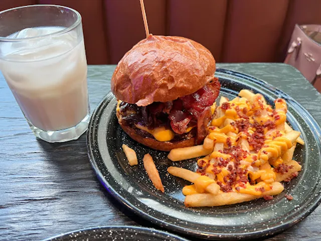 Louie Burger Providencia