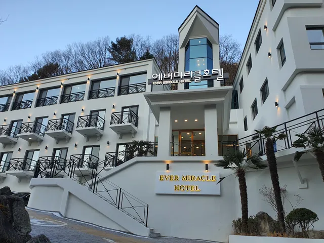EverMiracle Hotel