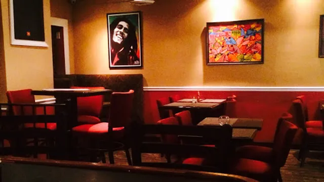 Fish N' Ting Restaurant, Bar & Lounge