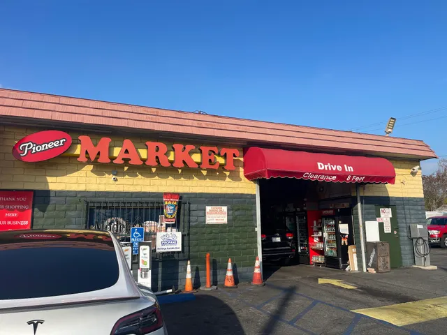 Pioneer Market