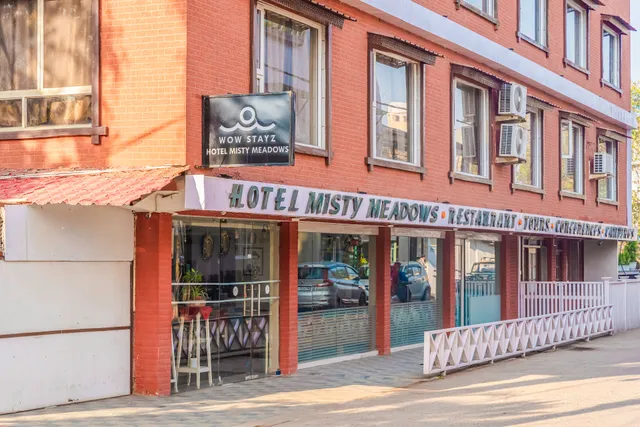 WOWSTAYZ Hotel Misty Meadows Pachmarhi