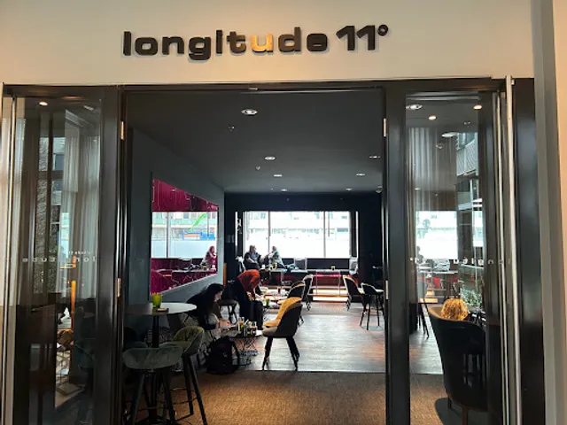 Bar Longitude 11°