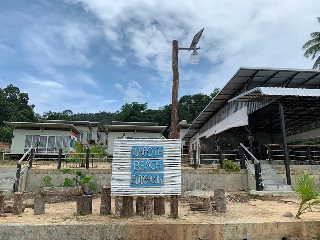 Naroth Beach Bungalow and Restaurant