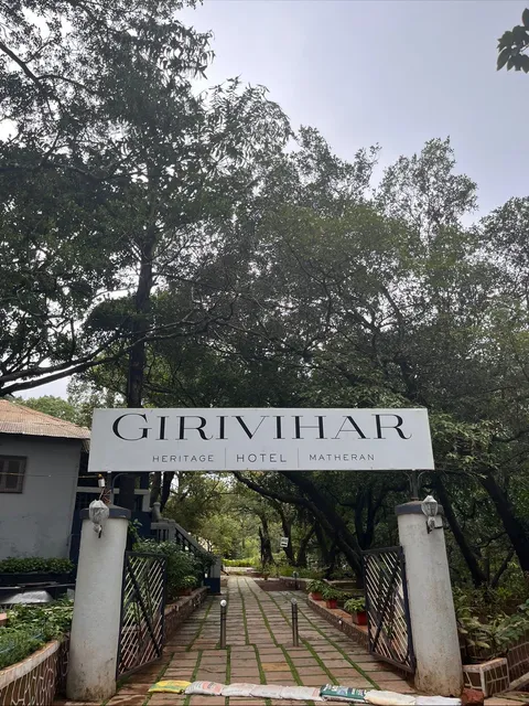 Hotel Girivihar