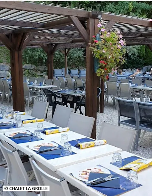 Restaurant Chalet la Grolle - Bar - Terrasse - Massif des Bauges