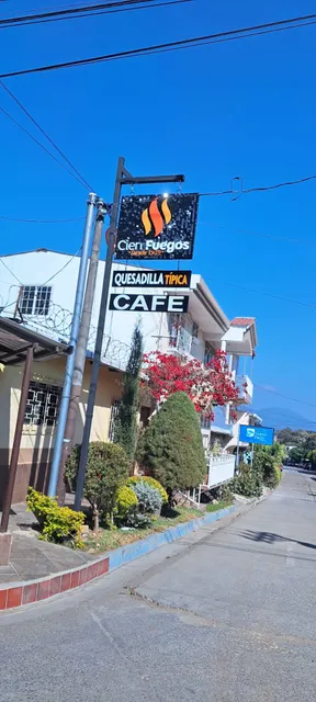 Cien Fuegos Cafe y Hostal
