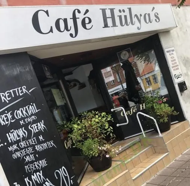 Cafe Hulyas, Restaurant og pizzaria