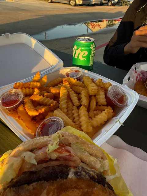 Shiraz burger & grill