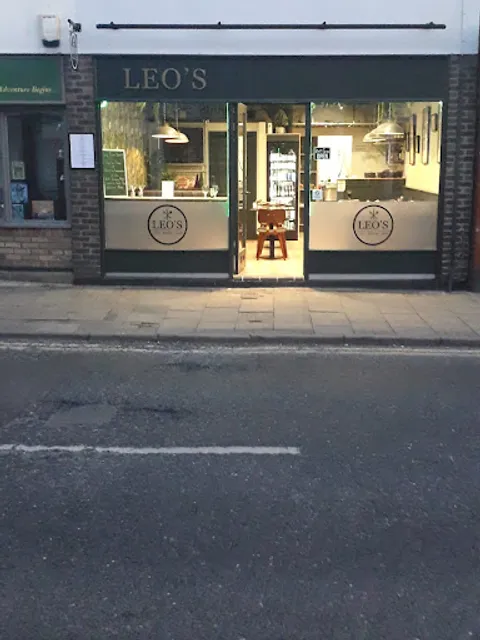 Leo's Café Bar and Bistro
