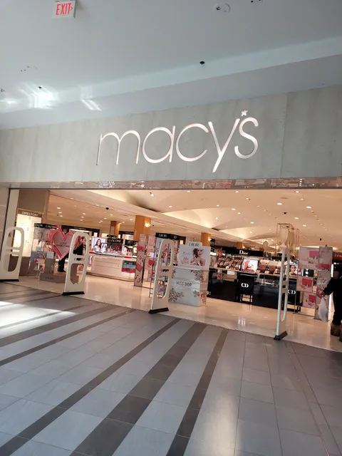 The Metro Tower at Pentagon City