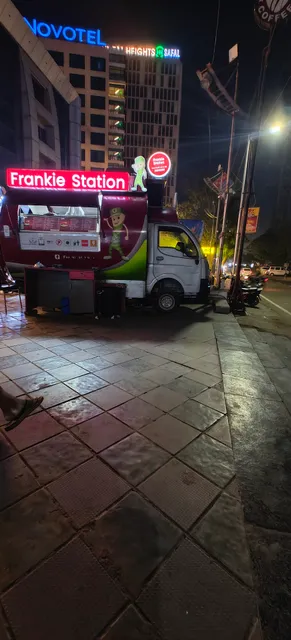 Frankie Station (SG Highway)