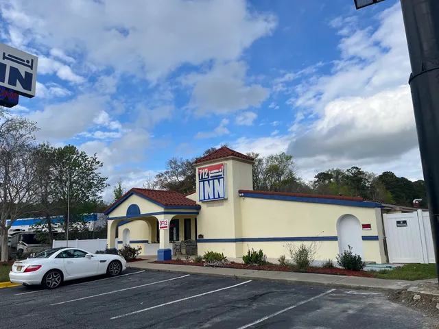 712 INN