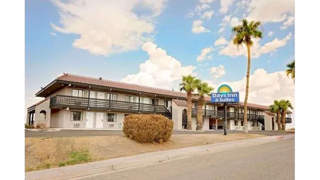 Days Inn & Suites by Wyndham Needles