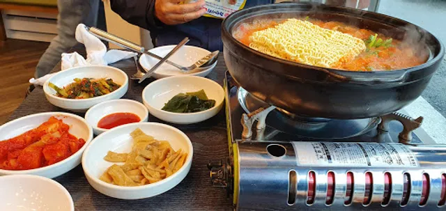 돌집부대찌개